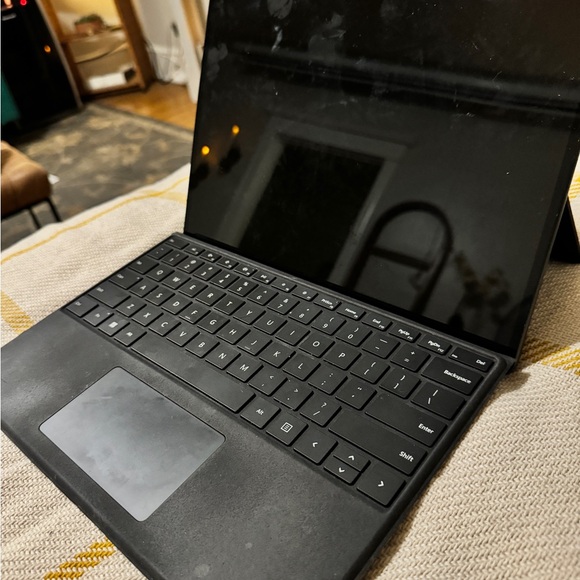 Surface pro 8 - Picture 3 of 3